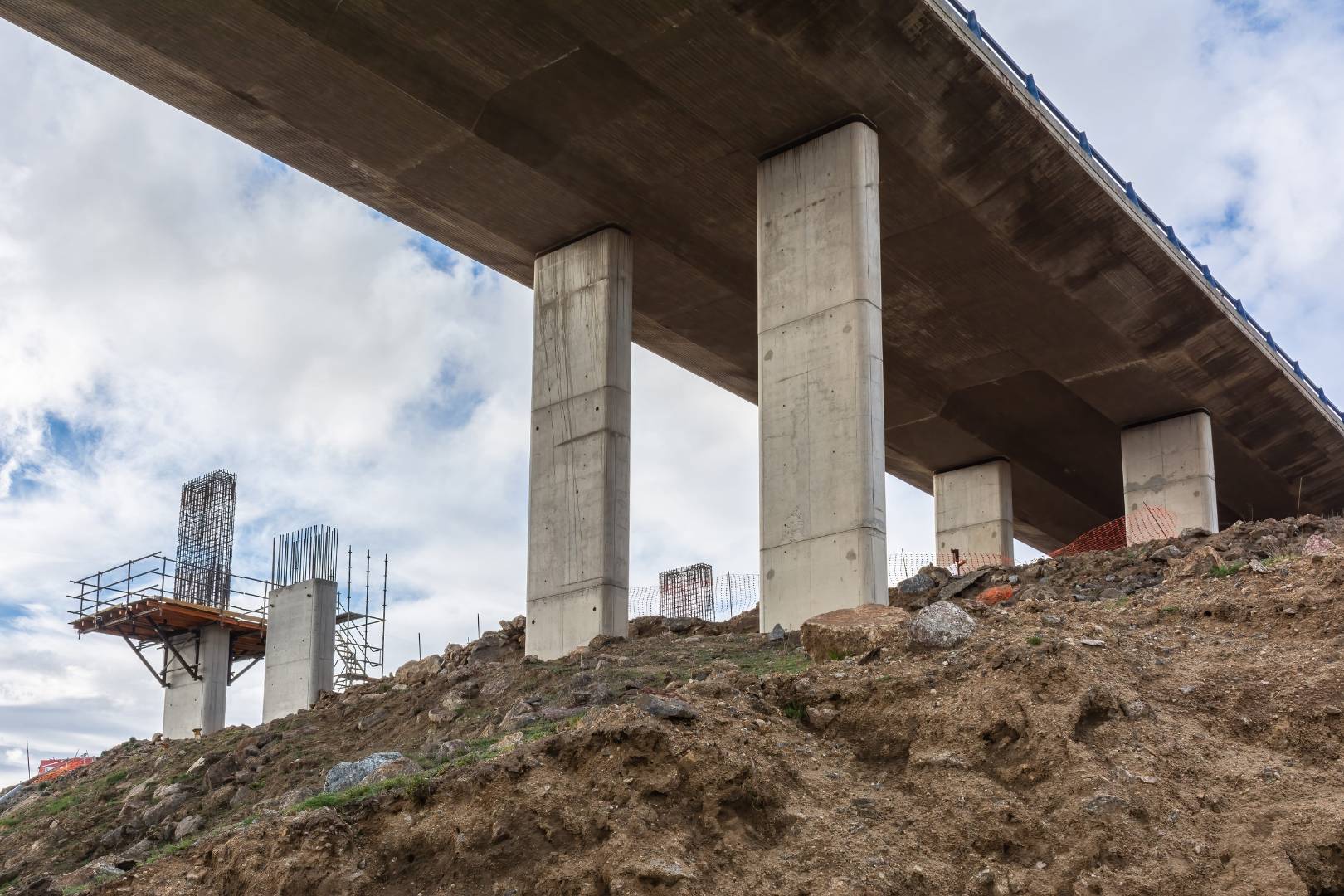 Concrete structure for the bridge