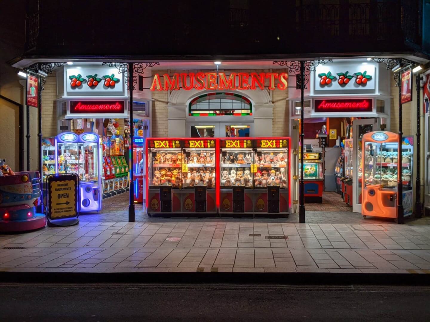 Harbour amusements sign