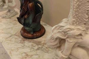 Marble Hall - console Detail