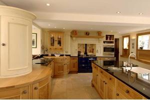 Kitchen in Burr Oak & Paint finish