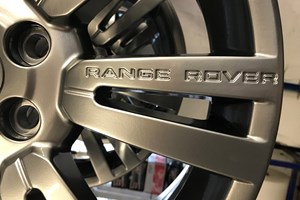Range Rover wheel refurbished in Shadow Chrome