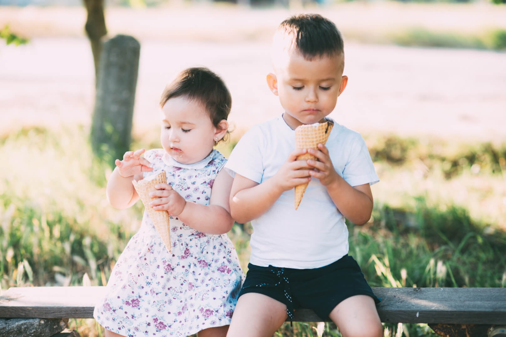 Kids eating ice cream