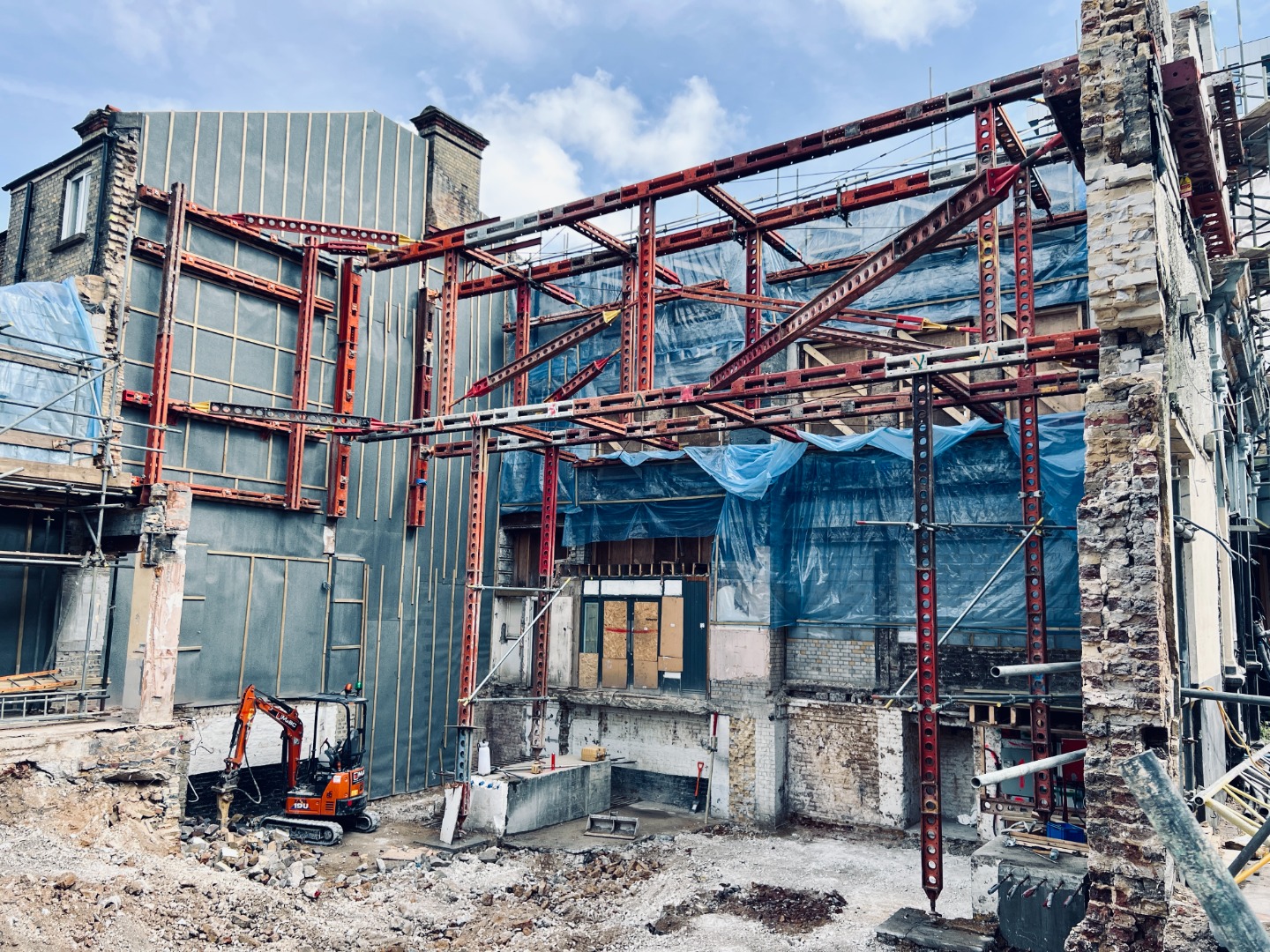 facade retention, temporary propping, bridge propping and jacking, megashor, slimshor
