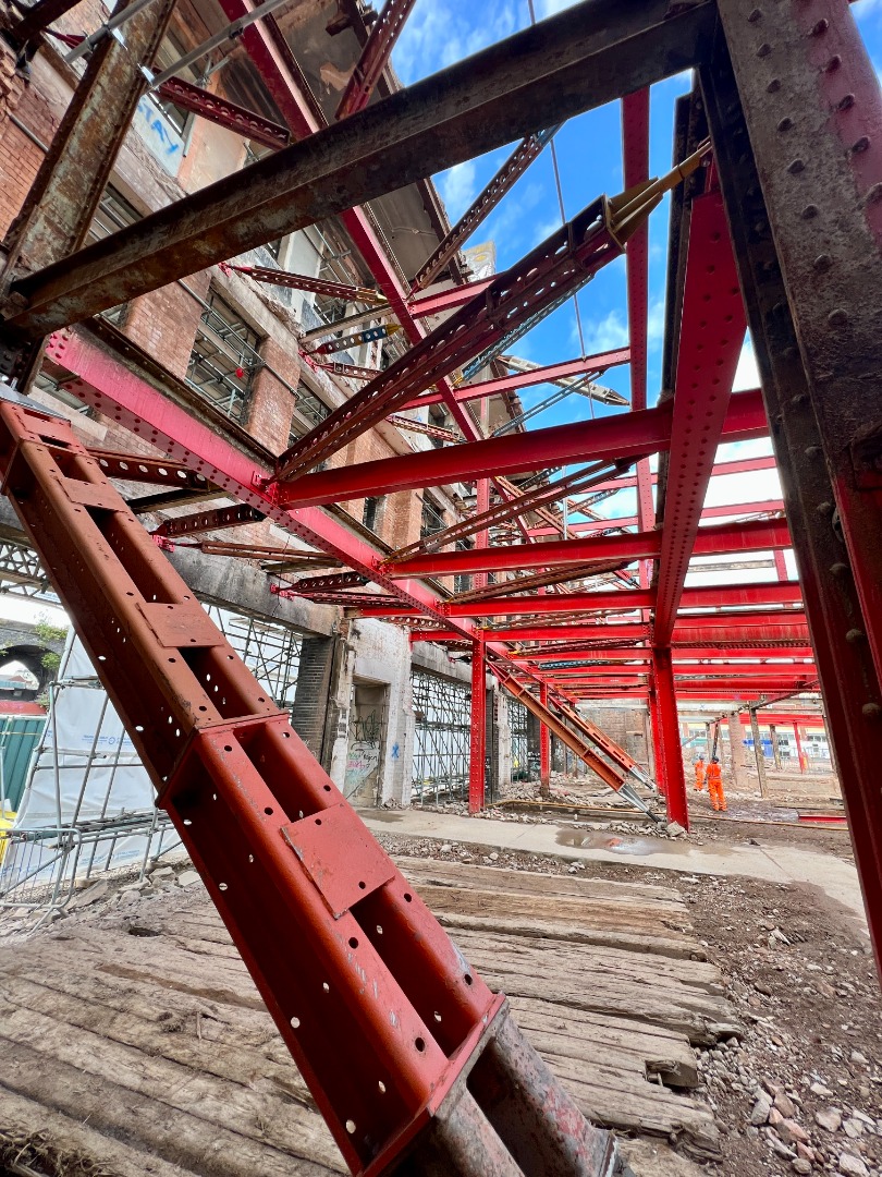 facade retention, temporary propping, bridge propping and jacking, megashor, slimshor