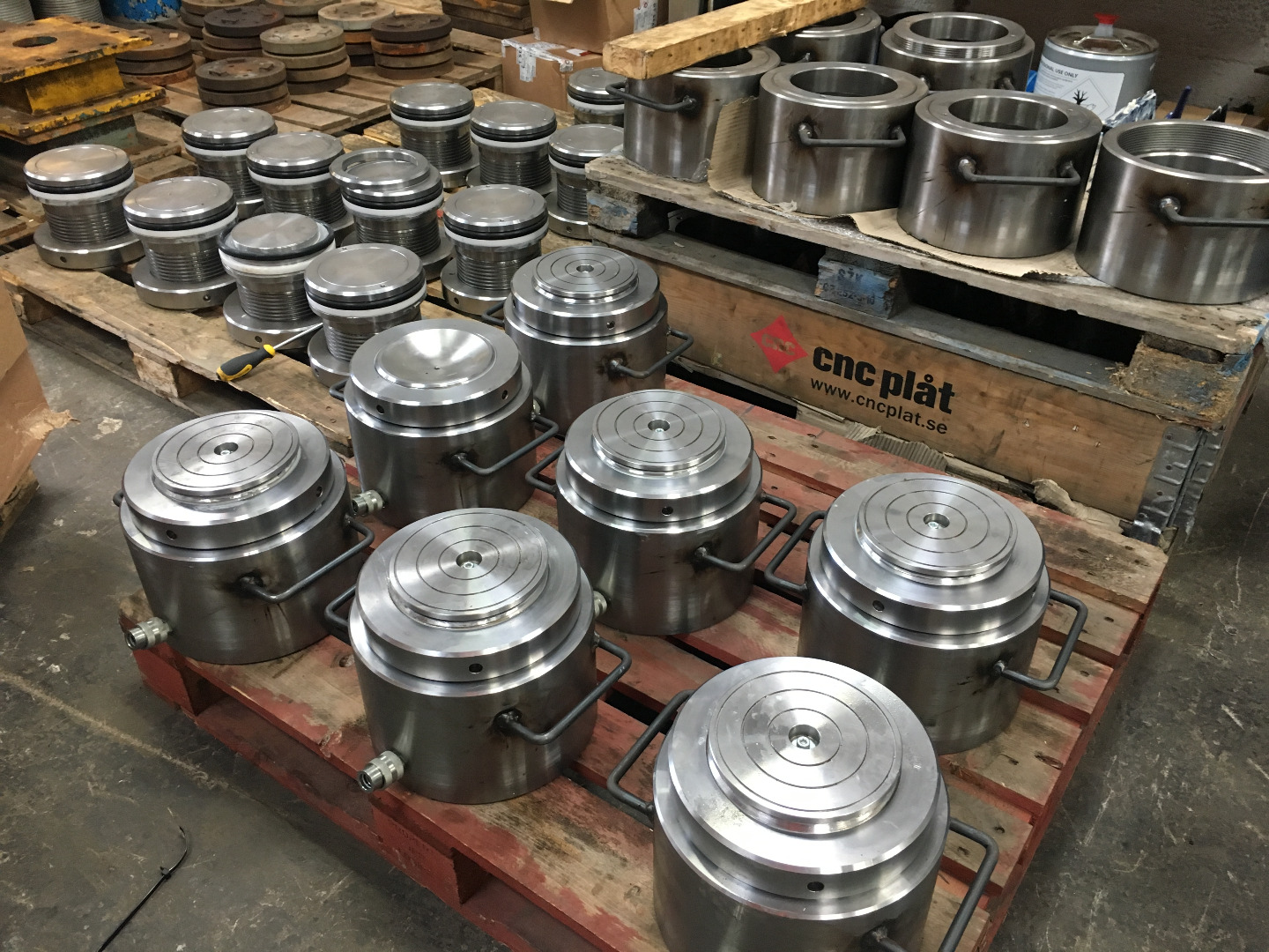 manufacturing jacks, hydraulic cylinders, flat jacks