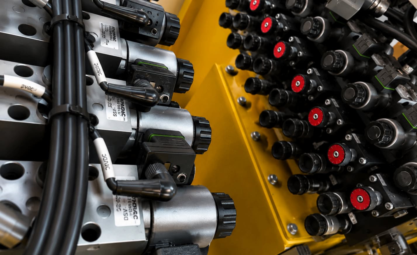 Synchronised lifting pumps