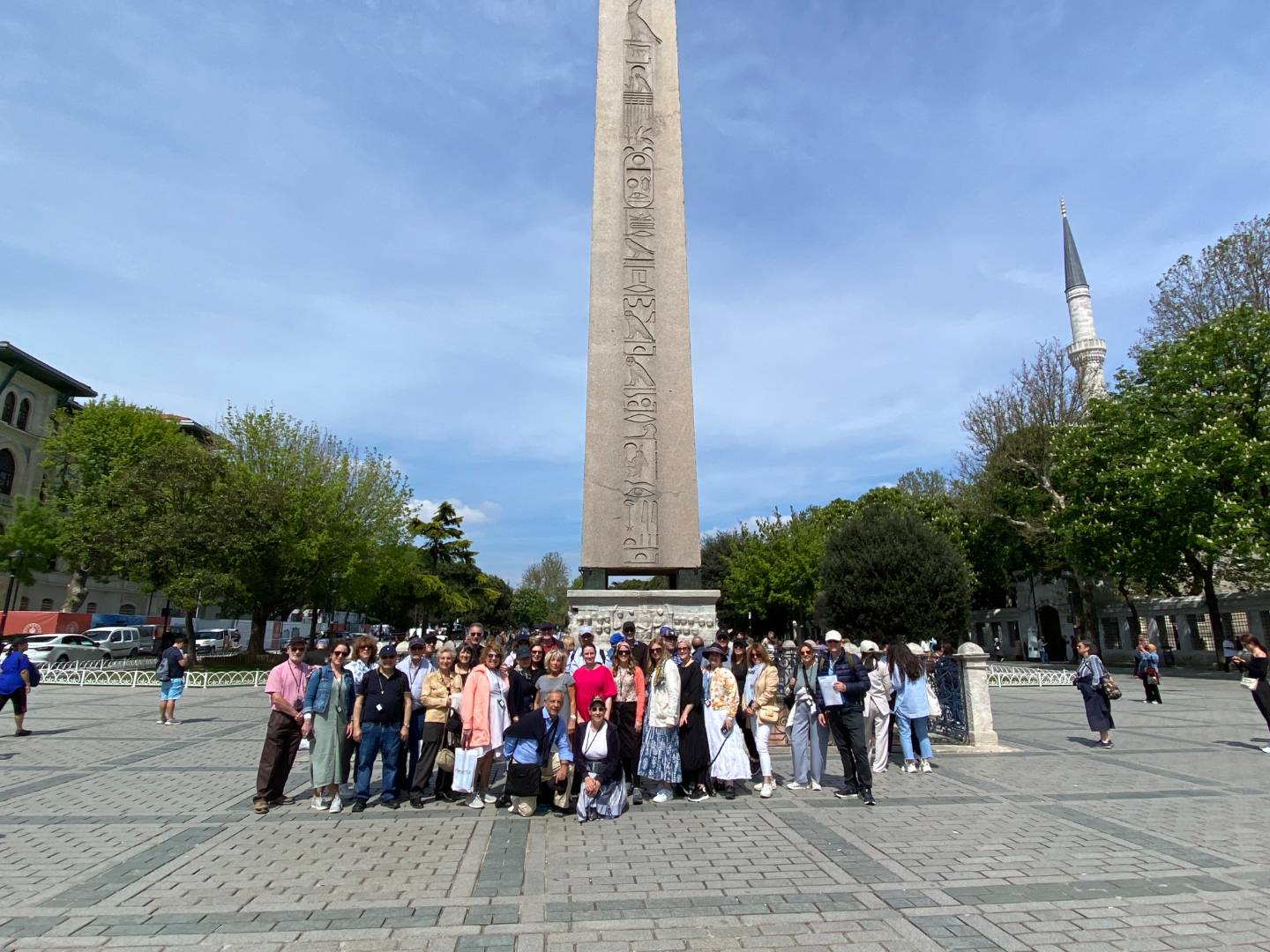 Large group photo pillar
