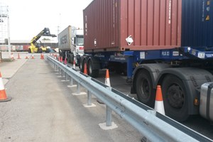 DOUBLE SIDED CRASH BARRIER 1.6 CENTERS WITH A18 CAST IN POSTS