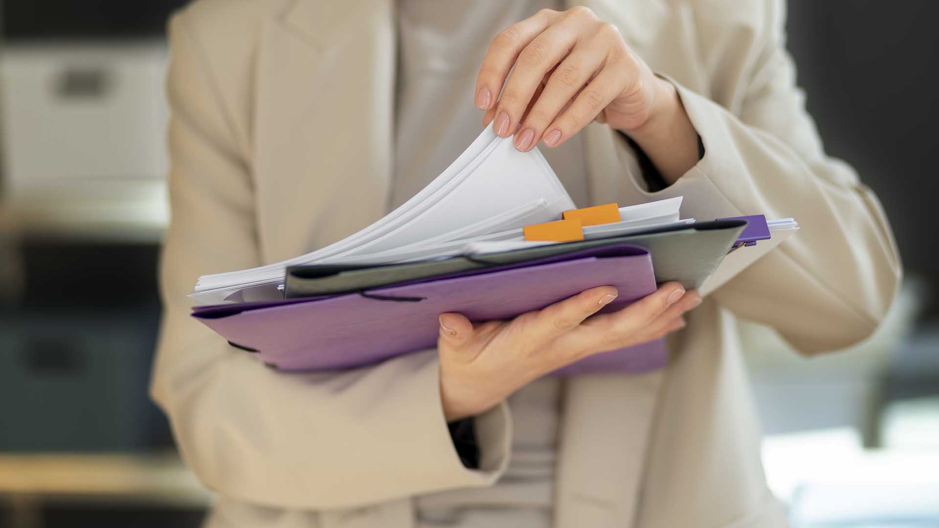 Young adult organizing documents