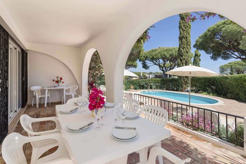 vale do lobo Holiday Villa with outdoor dining