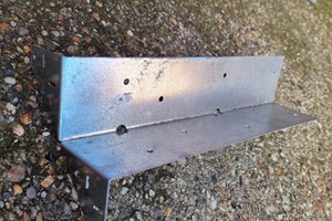 Arris rail fence brackets are galvanised steel & offer an alternative fixing option to attach the fencing rails to the main supports of fences with exterior galvanised or stainless steel nails or screws.