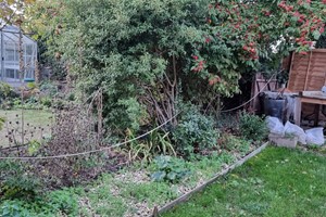 Expert fence builders building fences assessing factors of location, environment & costs of fencing to advise prebuilt fencing, rebuild renovations or bespoke builds.