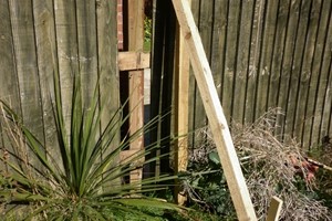 Expert Fence Post Repairs Ipswich, the very best post repairers in Suffolk. Brace the fence at the first sign of a rotted out post to reduce potentially more damage. 
