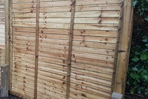 Lap fence panel garden fences known as Overlap or Waney Fencing is the cheapest & thinnest solid wooden style of a garden fence with horizontal palings fixed to a narrow wood baton frame. 