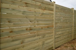 Ipswich garden fence supplier of bespoke fencing which supply and fit garden fences, giving a 10 year fencing guaranty with full line all new recommendations