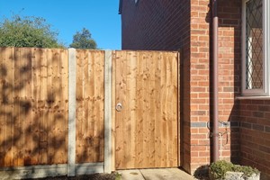 Expert Garden Gate service Ipswich & Woodbridge, Suffolk, wood & metal gate installation & servicing. Installers of stock & bespoke made gates. Remedial servicing of gates, locks, latches & supports.