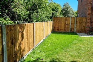 How to choose a garden fence made easy with advice of which fence is best is given for fencing posts and panels by how which fence company in Ipswich