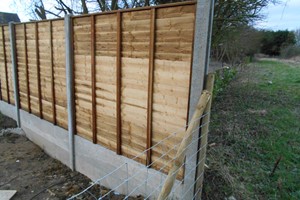 Concrete garden fences are a garden fence product which has steel supports embedded in the concrete to reinforce the post & is low maintenance cost effective idea with exceptional longevity.