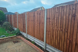 Stowmarket fencing services garden fence installation service, guaranty on recommended fences and unparalleled repair servicing of wood posts, panels and rails.