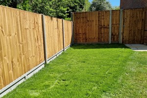 How to choose which type of fence panels for your garden fencing needs is assisted with howwhichfence.com garden fence panels page detailing costs, benefits and fencing styles.
