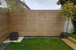 Expert fencing contractors in Ipswich, & a garden fence supplier company with builders constructions companies commercial services of repair & bespoke panel fences for 23 years & 10 dissecting posts