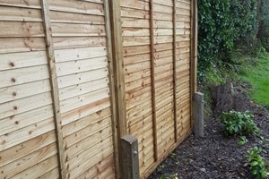 Leading expert Fence repairs Ipswich & Woodbridge, Suffolk, fencing repairers offering impartial cost effective repair or replace advice & fitting of wooden rails, upright supports & boarded sections