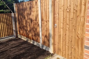 Expert Garden Gate service Ipswich, Suffolk, fitter & installers installing stock, bespoke made gates or fixed near Ipswich. Picket gates, 5 bar gates, close board gates, drive gates & installed.
