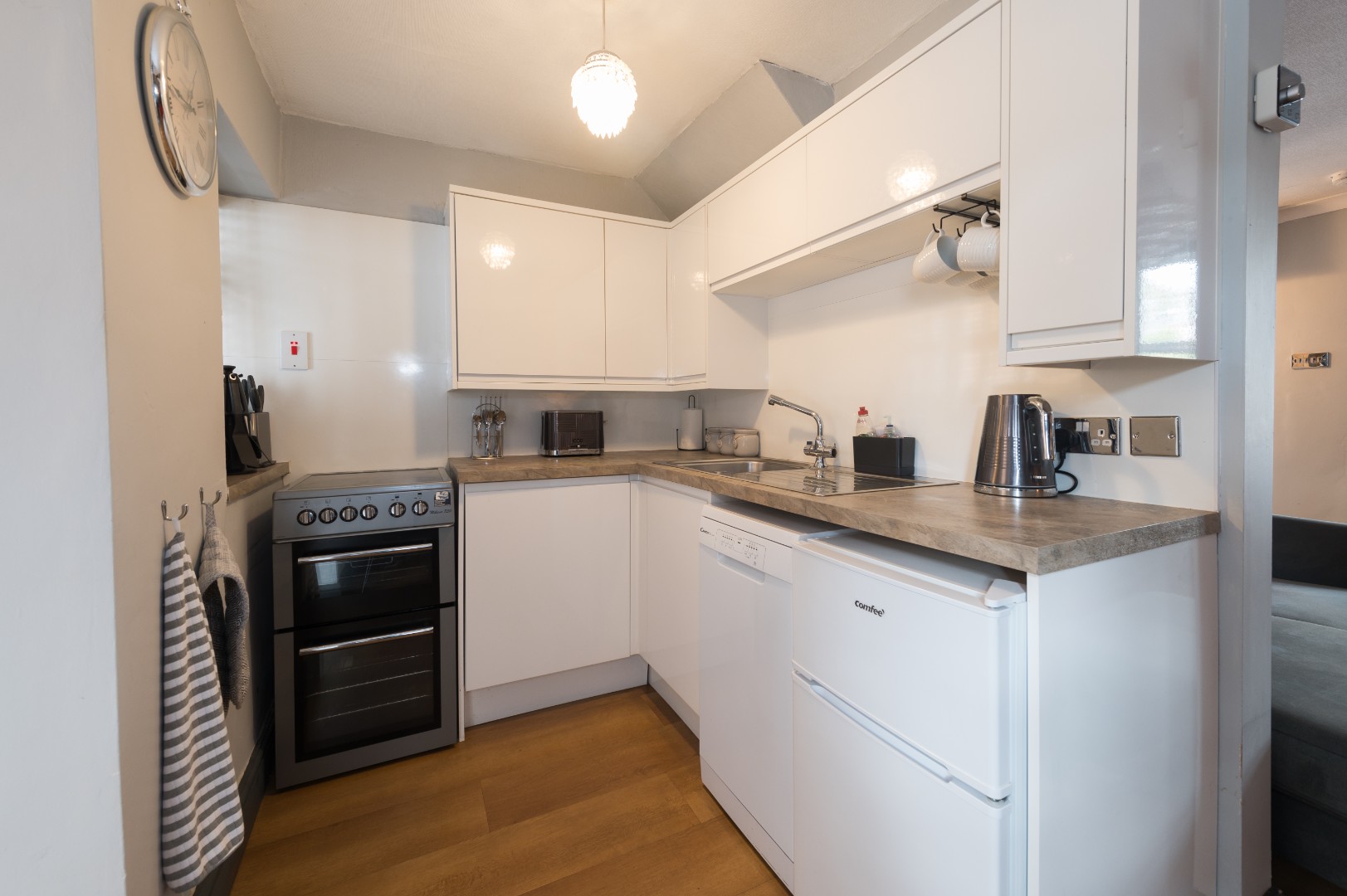 Crown Cottage Kitchen 1