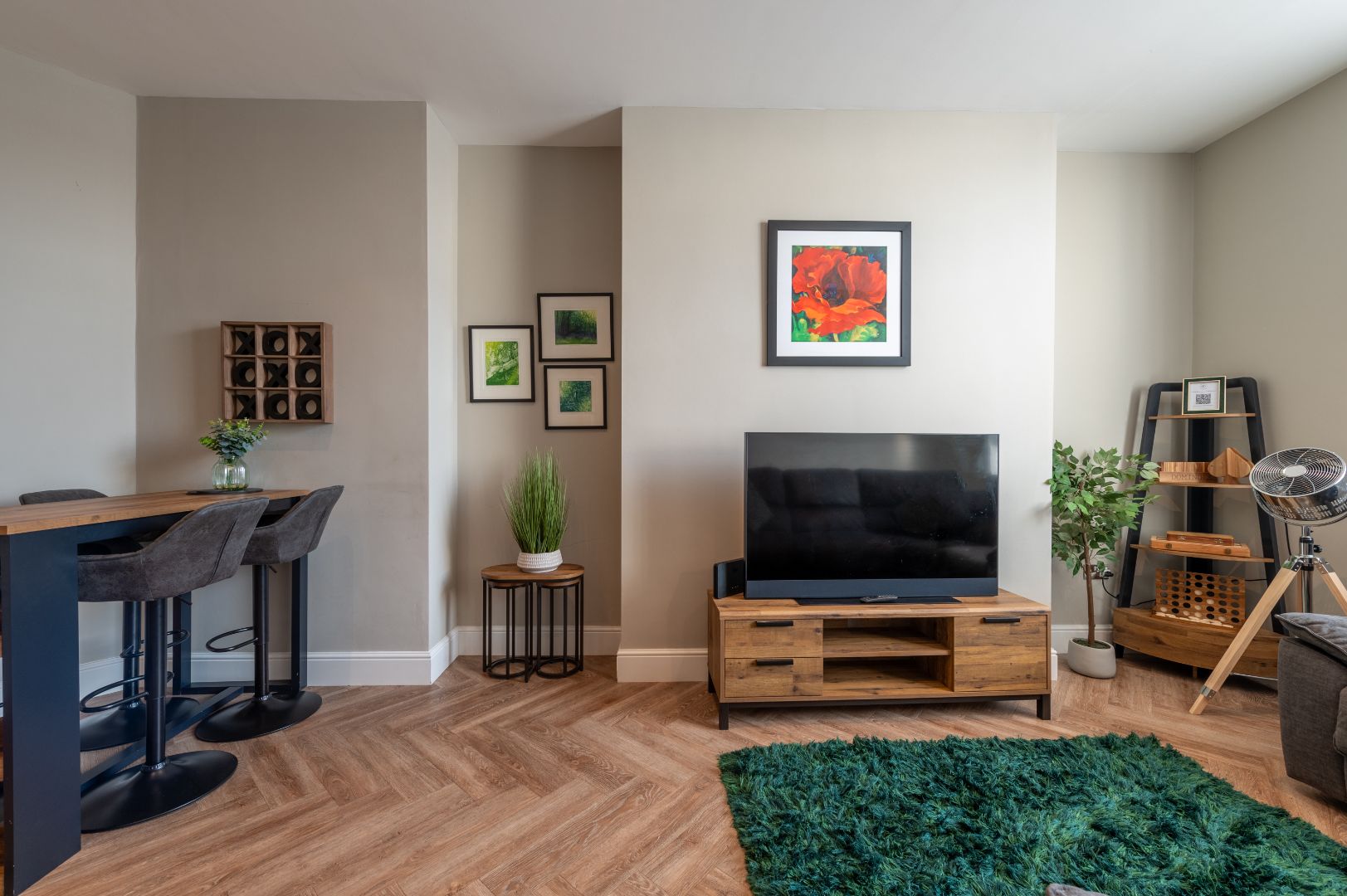 Cushion Bank Lounge 2