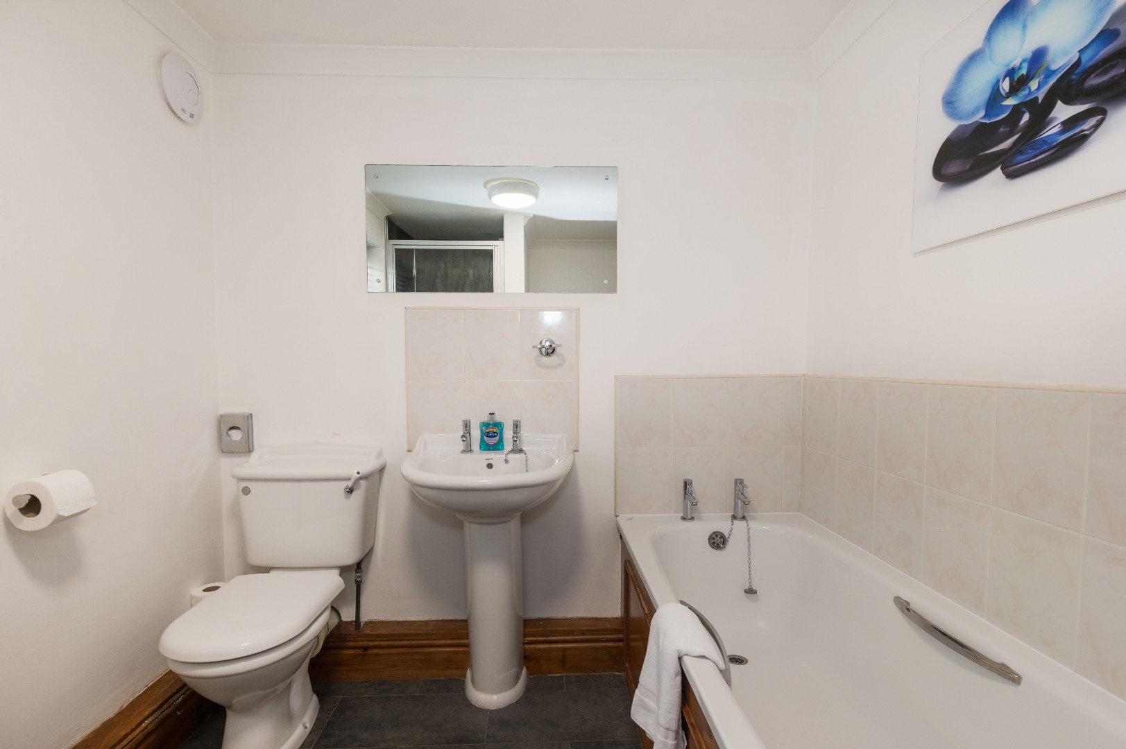 Cushion Cottage Bathroom 2