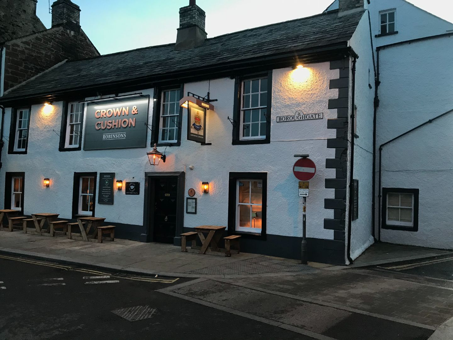 crown and cushion building