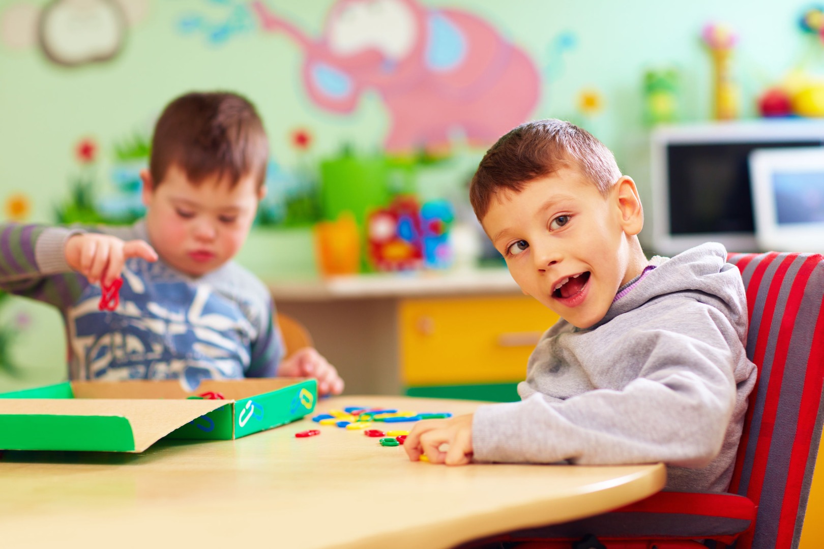 kids playing with blocks