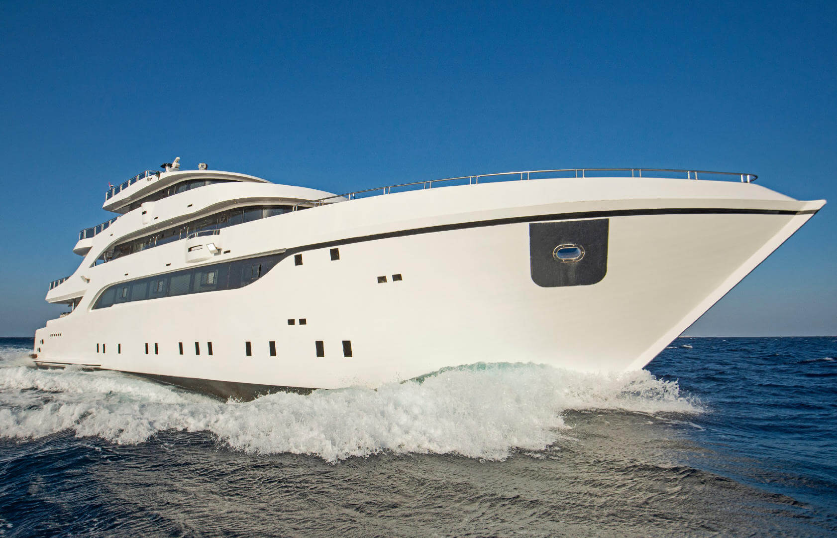 yacht for rent in dubai