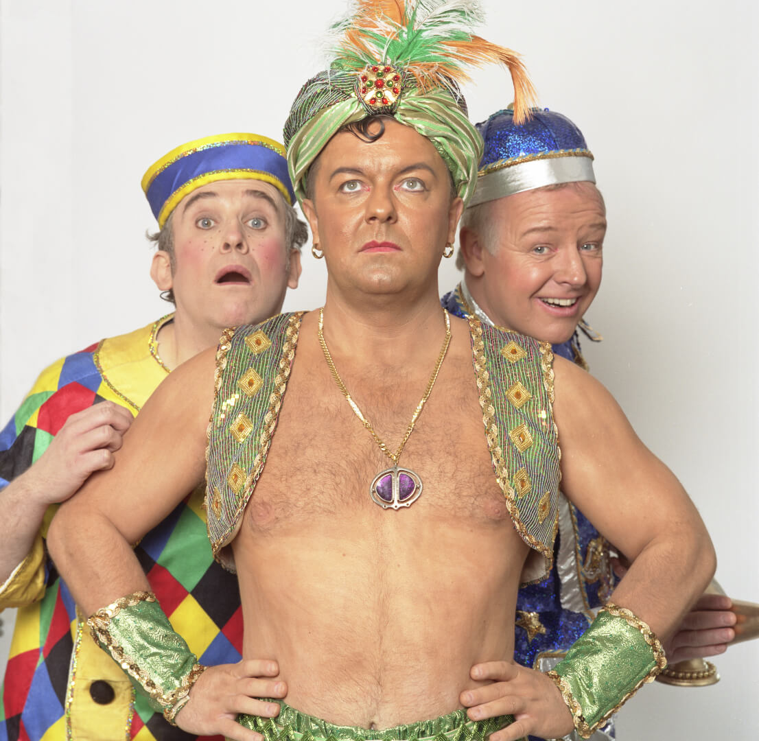 les Dennis in Extras