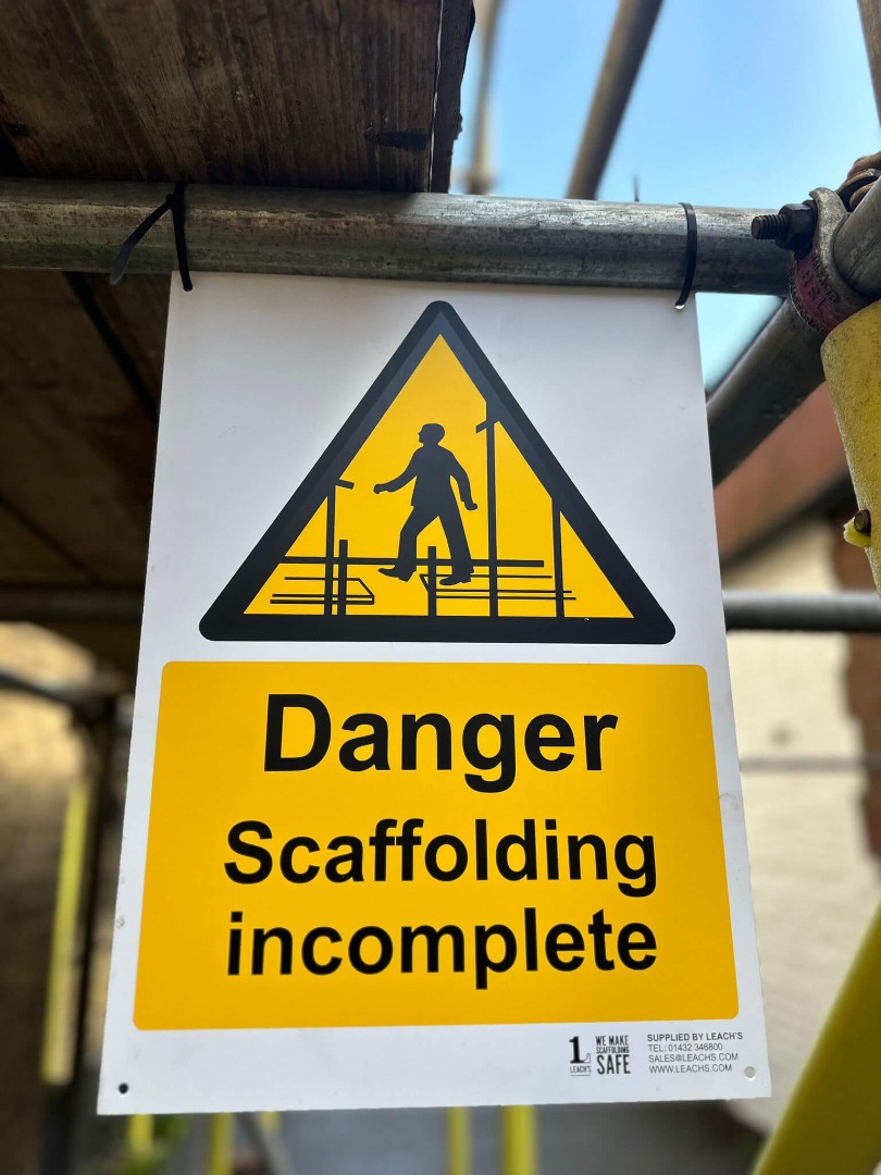 Scaffolding incomplete sign