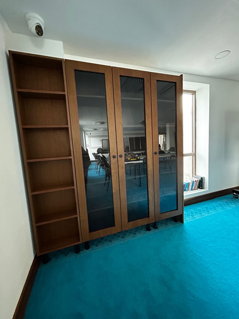 Shelves with 3door cabinet