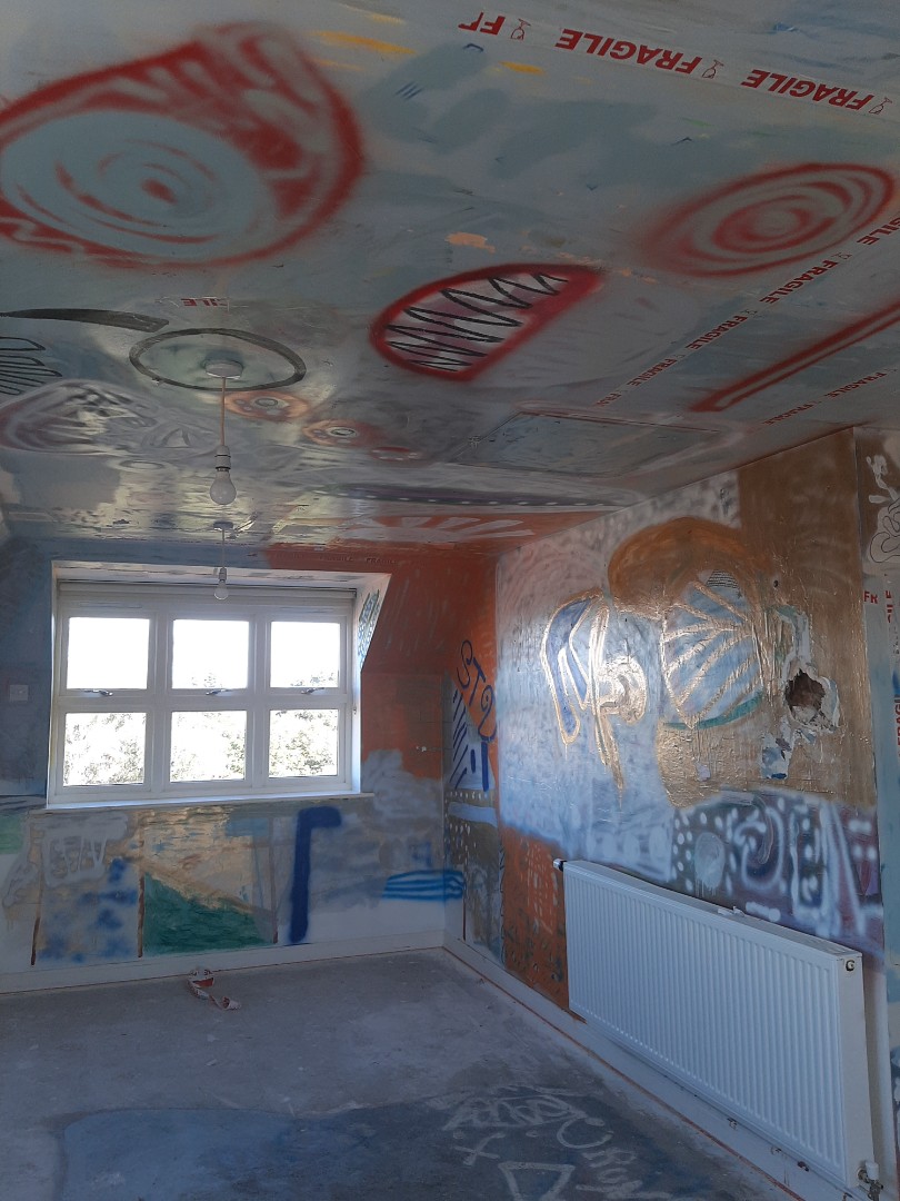 Alternative corner of graffitied room
