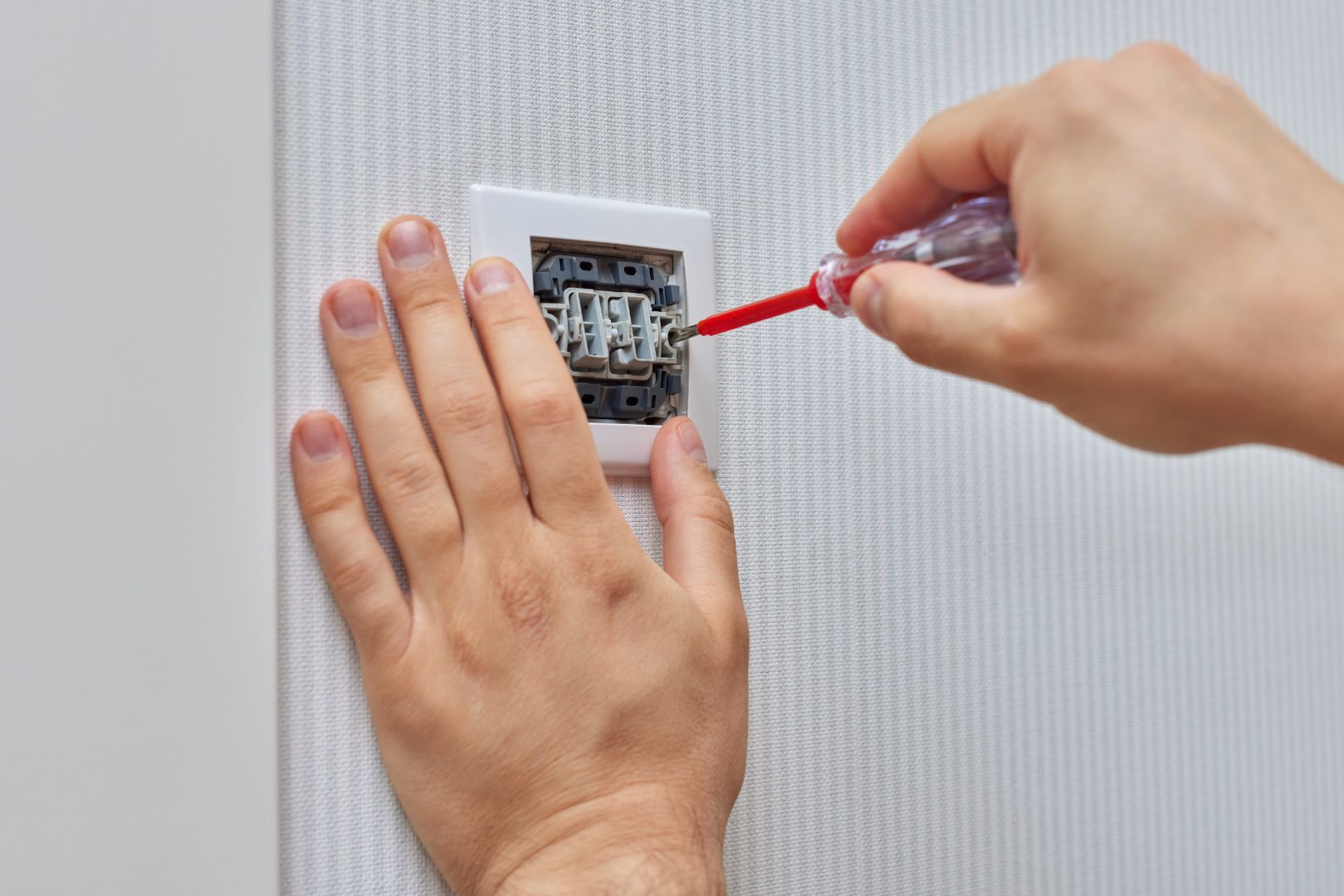 Electrical repairing of light switch