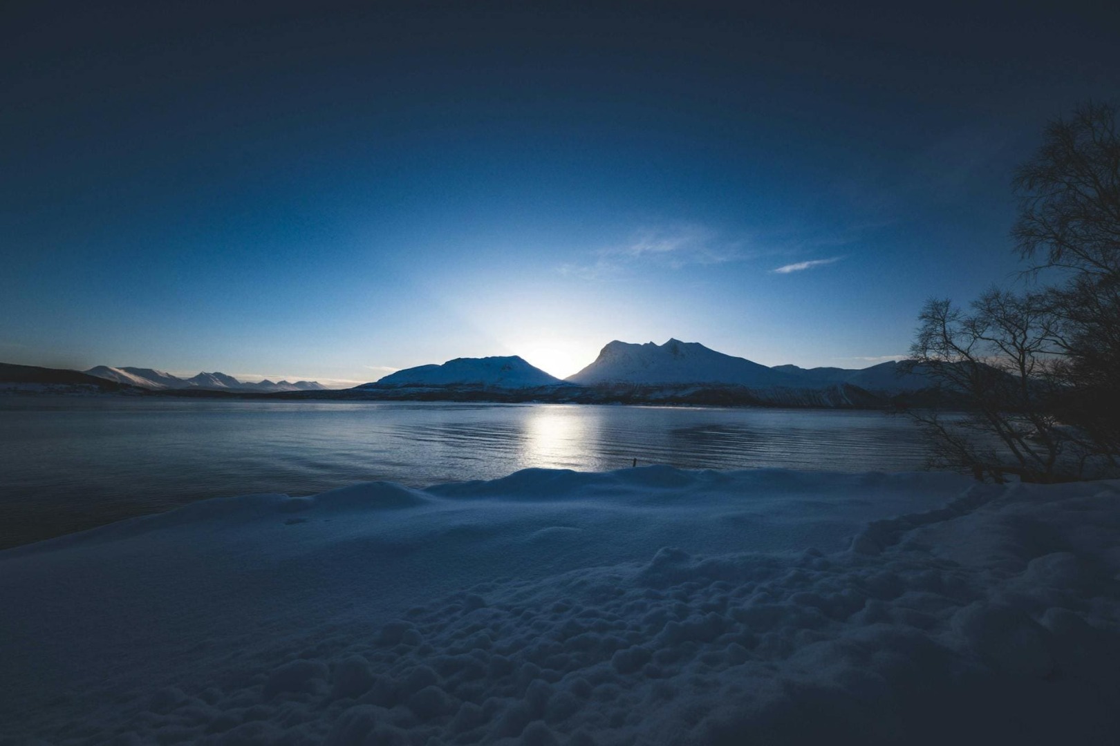 Montains, sea and sand