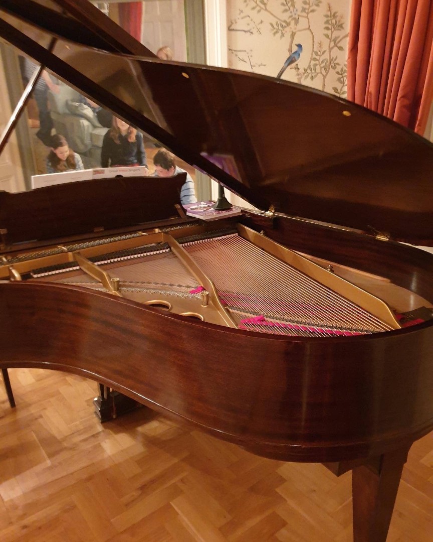 Steinway o mahogany