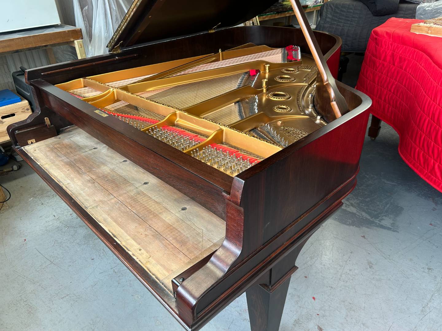 Other view of piano