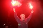 That flares picture, a happy and relieved Mike Golding, the second smoking session he had since crossing the line ! That flares picture, a happy and relieved Mike Golding, the second smoking session he had since crossing the line !