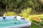 Albatross Lodge Hot tub