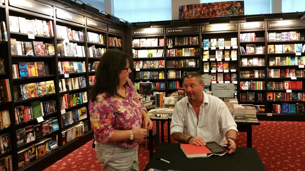  Wendy catching up with Huey Morgan in Glasgow June 2015  